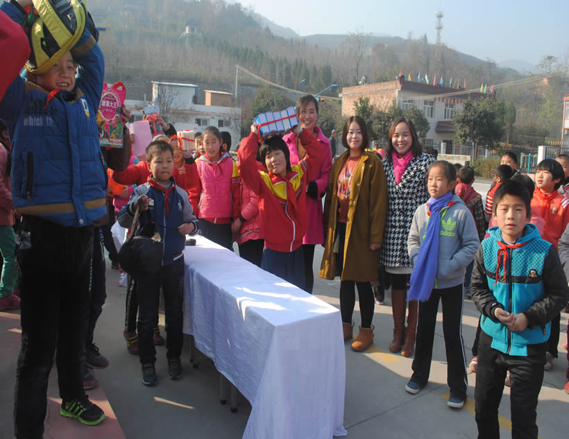 西馳電氣愛心永豐小學(xué)暖冬行(圖5) 西馳電氣愛心永豐小學(xué)暖冬行(圖5)